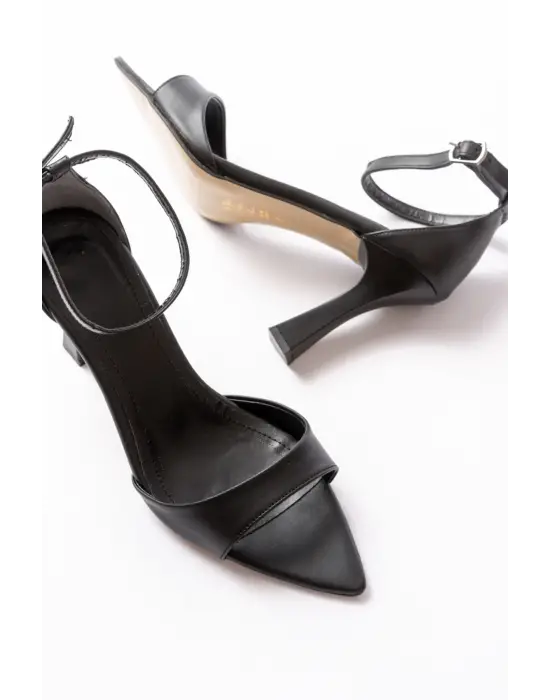 718 Siyah Cilt Sivri Burunlu Topuklu Bilekten Bağlamalı Kadın Ayakkabı