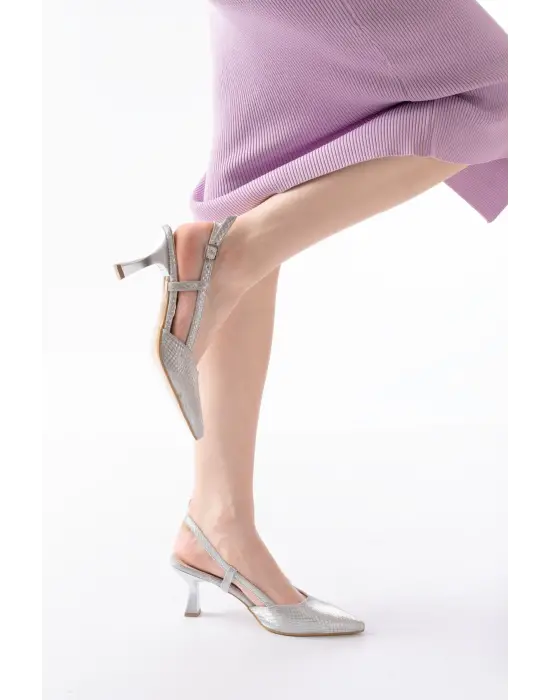 725 Gümüş Pul Desenli Sivri Burunlu  Topuklu Kadın Ayakkabı