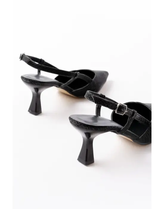 725 Siyah Pul Desenli Sivri Burunlu  Topuklu Kadın Ayakkabı