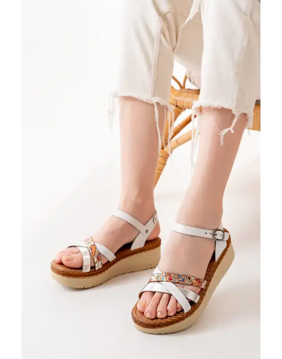 Beyaz Multi Ortopedik Hakiki Deri Dolgu Kadın Sandalet