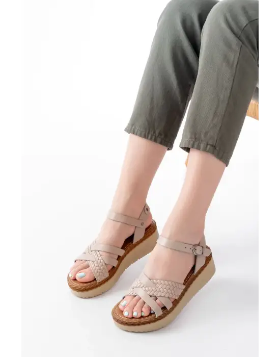 730-138 Bej Örgü  Hakiki Deri Ortopedik Taban Kadın Sandalet