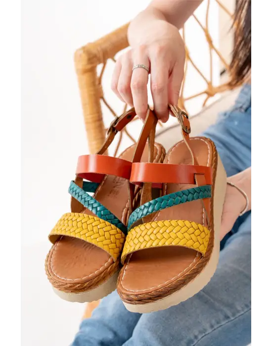 Multi Ortopedik Hakiki Deri Dolgu Kadın Sandalet