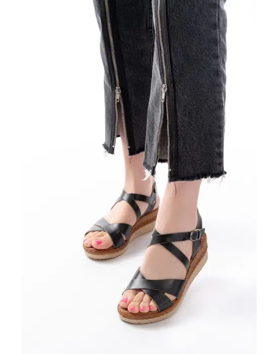 731-045 Siyah Çapraz Hakiki Deri Dolgu Topuklu Günlük Kadın Sandalet