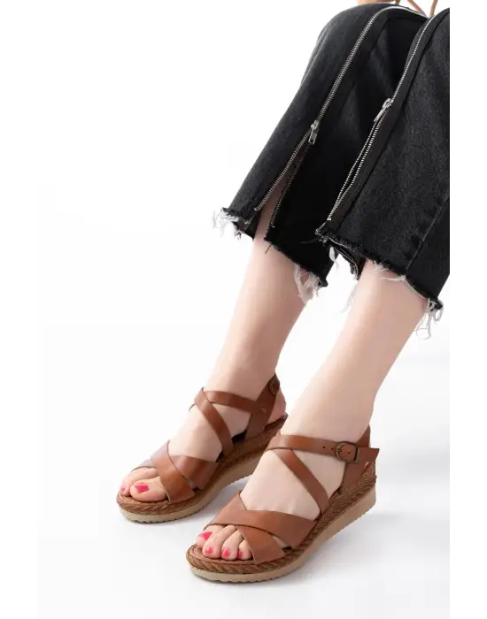 731-045 Taba Çapraz Hakiki Deri Dolgu Topuklu Günlük Kadın Sandalet