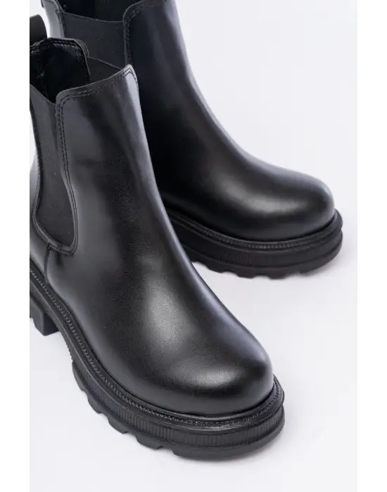 Siyah Kalın Taban Lastikli Günlük Kadın Bot