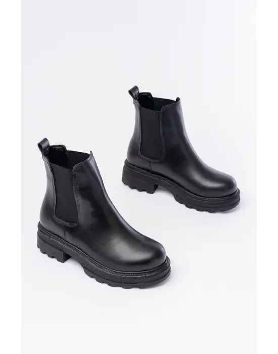 Siyah Kalın Taban Lastikli Günlük Kadın Bot