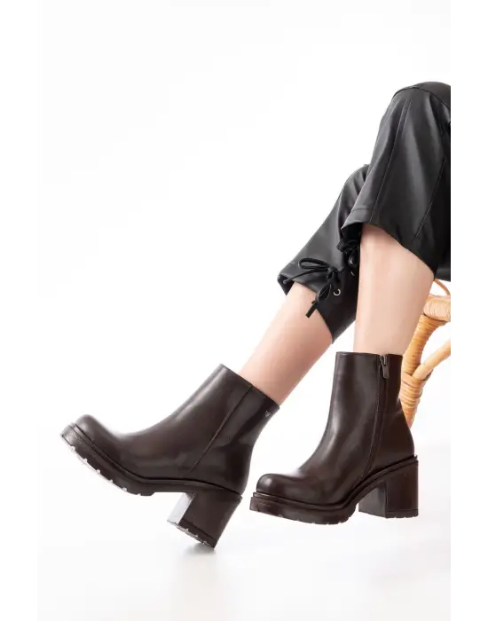 Kahverengi Fermuarlı Kalın Topuklu Günlük Kadın Bot