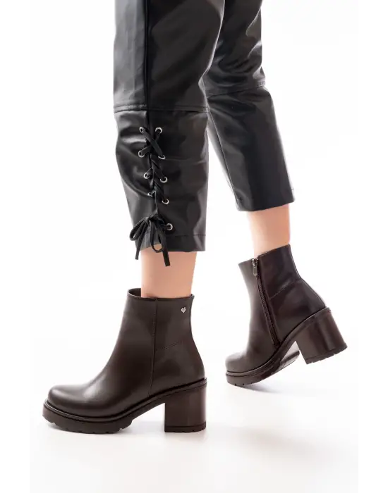 Kahverengi Fermuarlı Kalın Topuklu Günlük Kadın Bot