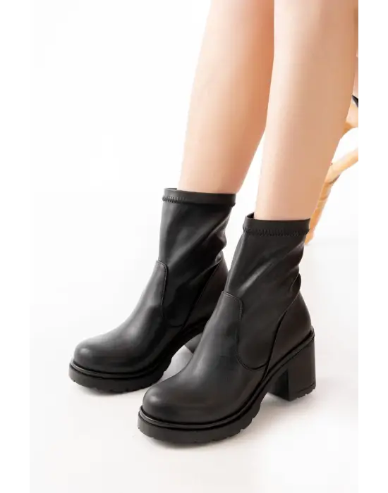 Siyah Günlük Kalın Topuklu Kadın Bot