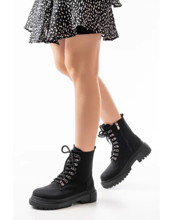 Siyah Bağcıklı Fermuarlı Günlük Kadın Bot