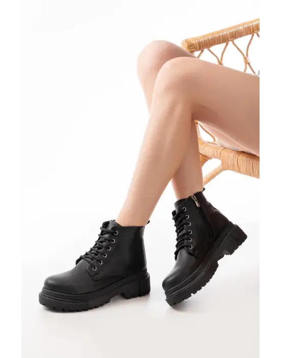 Siyah Bağcıklı Fermuarlı Günlük Kadın Bot