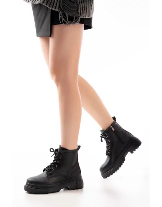 Siyah Bağcıklı Fermuarlı Günlük Kadın Bot