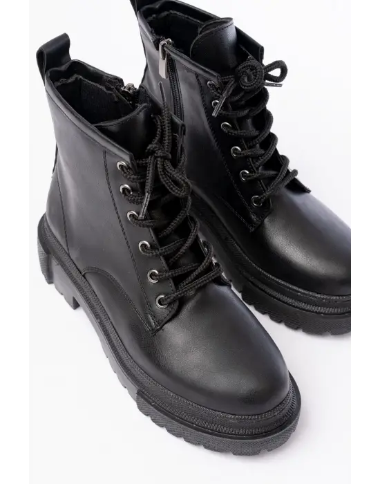 Siyah Bağcıklı Fermuarlı Günlük Kadın Bot