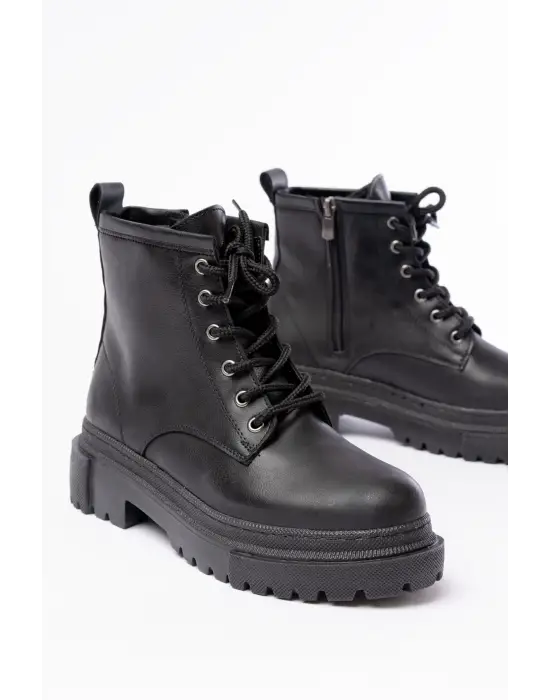 Siyah Bağcıklı Fermuarlı Günlük Kadın Bot