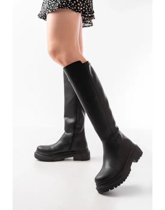 Siyah Fermuarlı Günlük Kadın Çizme