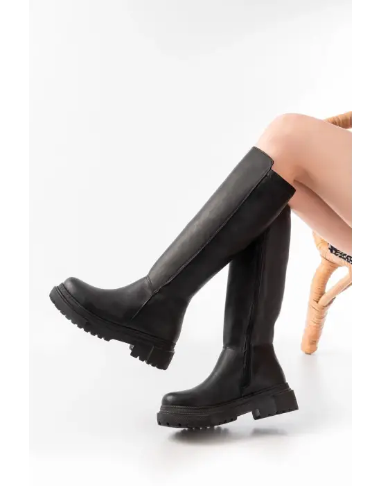 Siyah Fermuarlı Günlük Kadın Çizme