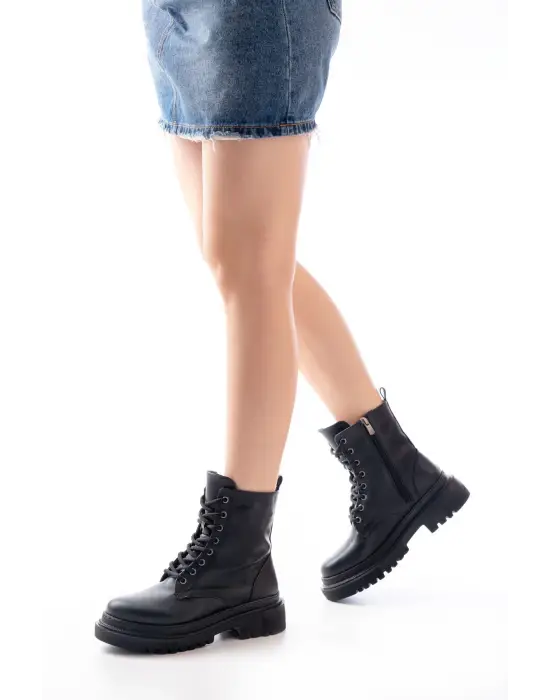 Siyah Bağcıklı Fermuarlı Günlük Kadın Bot
