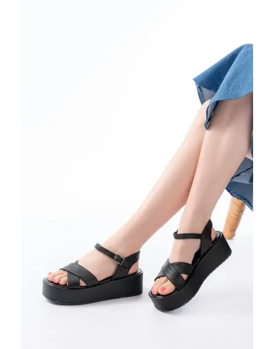 861-1005 Siyah Günlük Çapraz Dolgu Topuk Kadın Sandalet