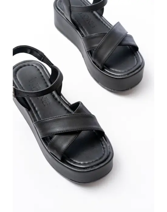 861-1005 Siyah Günlük Çapraz Dolgu Topuk Kadın Sandalet