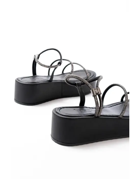 861-1008 Siyah Platin Taşlı Dolgu Topuklu Kadın Sandalet