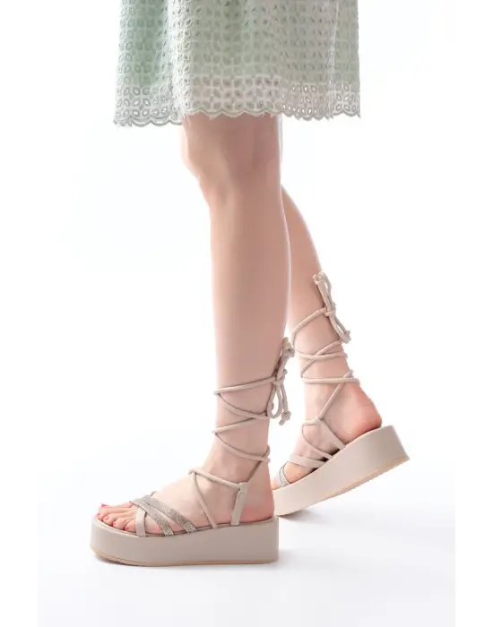 861-1010 Bej Gümüş Taşlı Bilekten Bağlamalı Kadın Sandalet