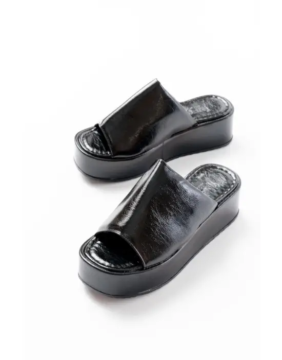 861-1011 Siyah Cam Kırığı Geniş Bantlı Dolgu Kadın Terlik