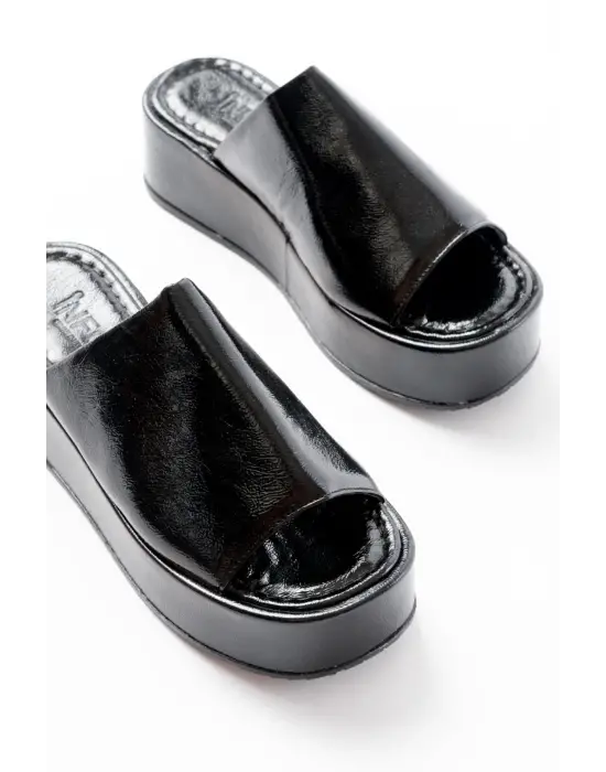 861-1011 Siyah Cam Kırığı Geniş Bantlı Dolgu Kadın Terlik