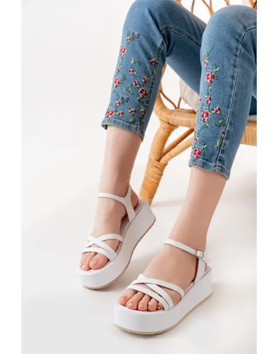 Beyaz Dolgu Kadın Sandalet