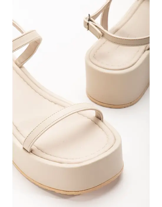 Bej Dolgu Topuk Kadın Sandalet