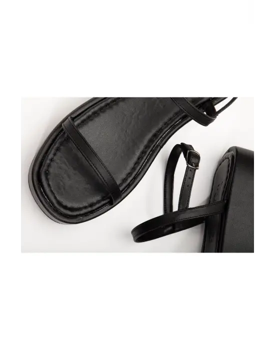 Siyah Dolgu Topuk Kadın Sandalet