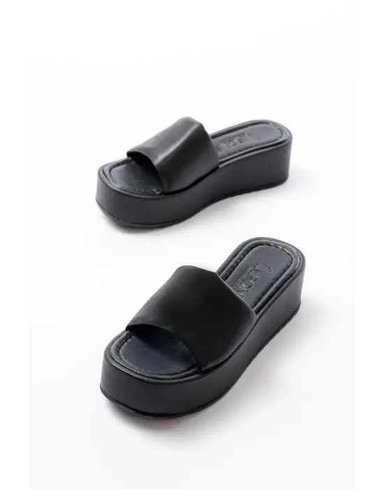 861-1033 Siyah Dolgu Topuklu Kadın Terlik