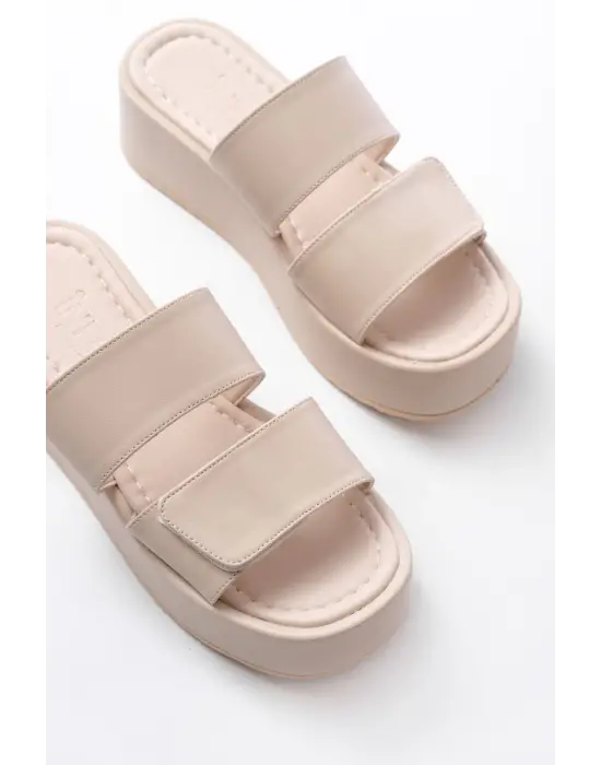 861-1034 Bej  Çıtçıtlı Dolgu Topuk Kadın Terlik