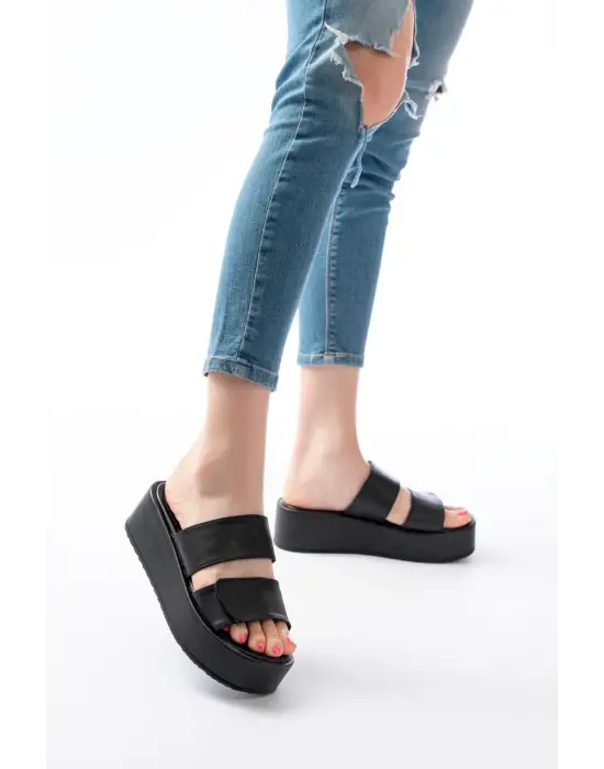 861-1034 Siyah Çıtçıtlı Dolgu Topuk Kadın Terlik