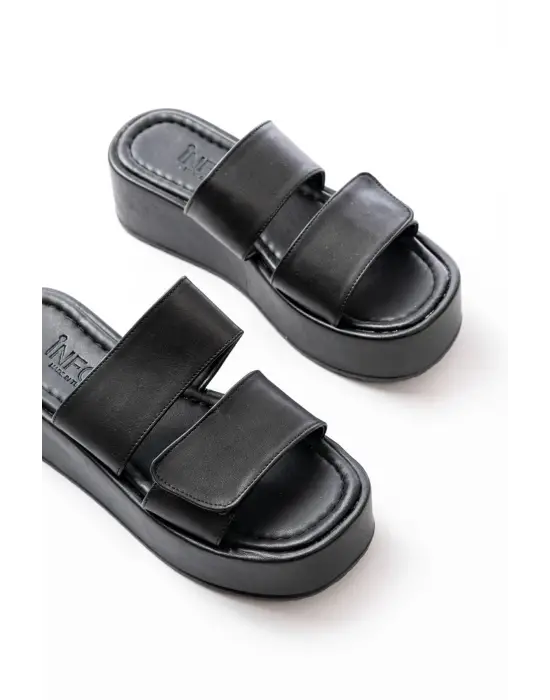 861-1034 Siyah Çıtçıtlı Dolgu Topuk Kadın Terlik