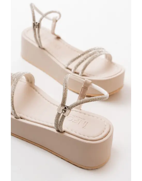 Bej Taşlı Dolgu Kadın Sandalet