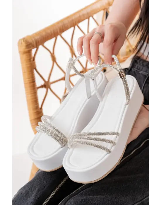 Beyaz Taşlı Dolgu Kadın Sandalet