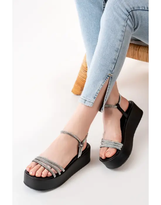 Siyah Günlük Gümüş Taşlı Dolgu Kadın Sandalet