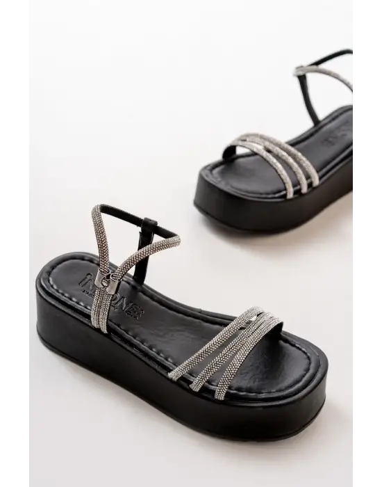 Siyah Taşlı Dolgu Kadın Sandalet