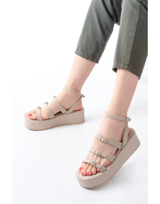 861-1222 Bej Tokalı Bilekten Bağlamalı Dolgu Kadın Sandalet