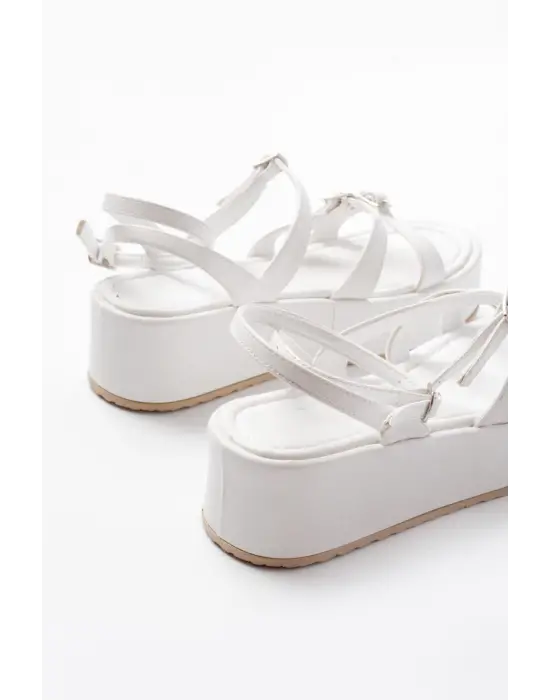 861-1222 Beyaz Tokalı Bilekten Bağlamalı Dolgu Kadın Sandalet