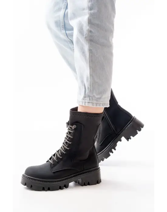 Siyah Zümrüt Düz Topuklu Bağcıklı Fermuarlı Günlük Kadın Bot