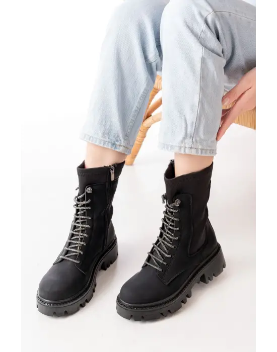 Siyah Zümrüt Düz Topuklu Bağcıklı Fermuarlı Günlük Kadın Bot