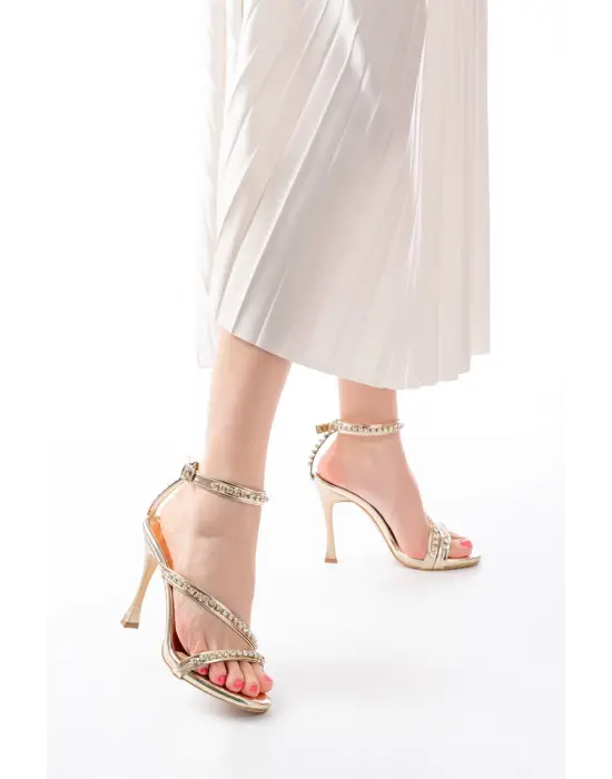 Gold Taşlı Vivet Platformlu Topuklu Kadın Ayakkabı