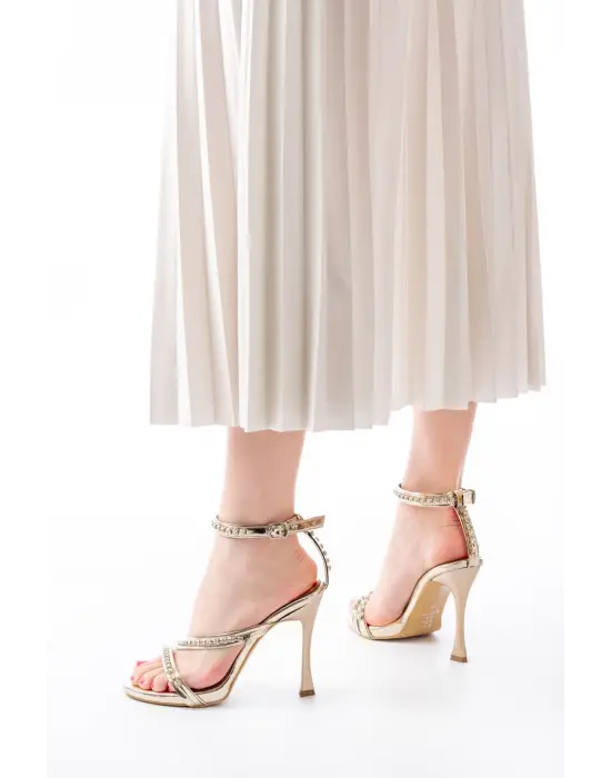 Gold Taşlı Vivet Platformlu Topuklu Kadın Ayakkabı