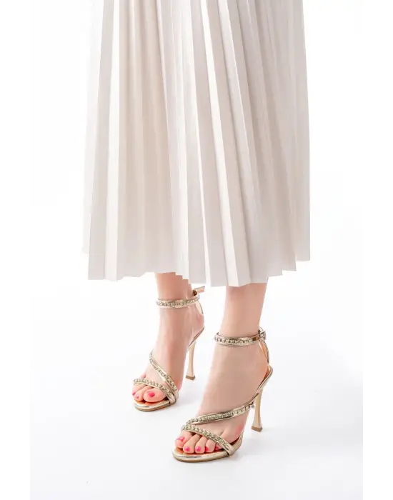 Gold Taşlı Vivet Platformlu Topuklu Kadın Ayakkabı