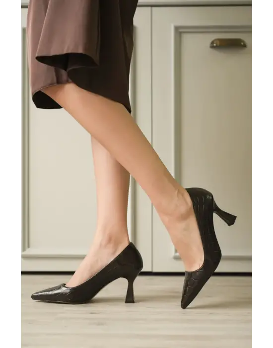 Acı Kahve Kroko Sivri Burun Orta Topuklu Kadın Stiletto TR20MS02G