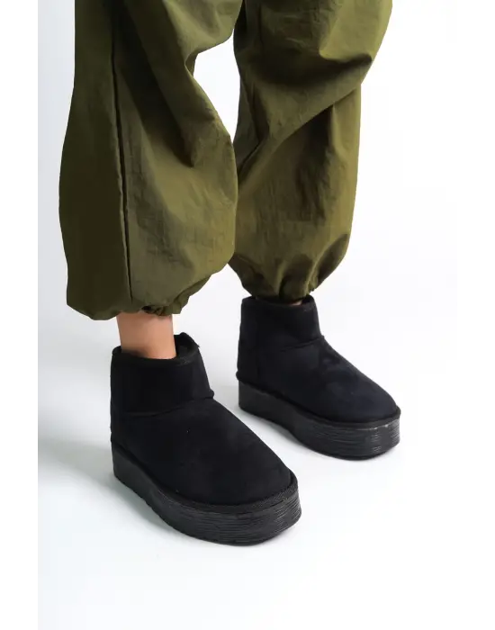 Amelıa Bağcıksız Düz Ve Kalın Taban İçi Kürklü Kısa Süet Kadın Bot  St - Siyah