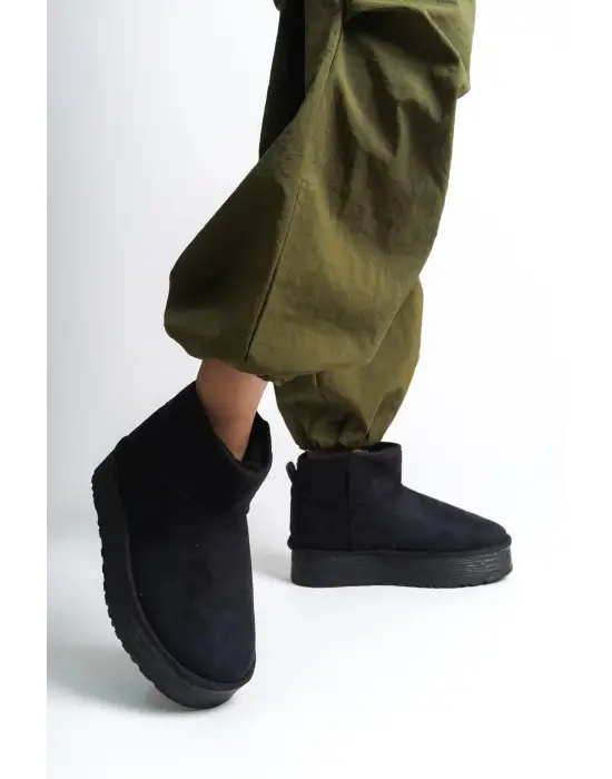 Amelıa Bağcıksız Düz Ve Kalın Taban İçi Kürklü Kısa Süet Kadın Bot  St - Siyah