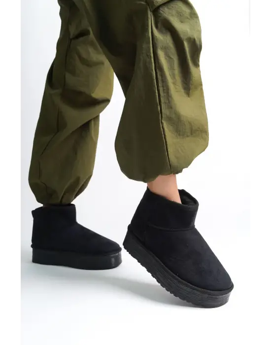 Amelıa Bağcıksız Düz Ve Kalın Taban İçi Kürklü Kısa Süet Kadın Bot  St - Siyah