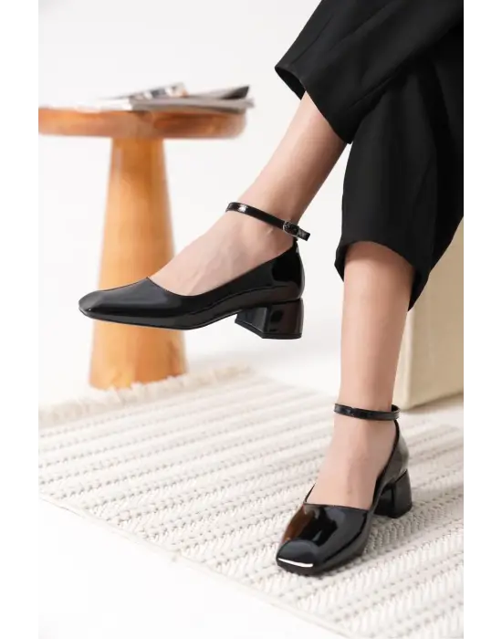 Arilla Siyah Rugan Kadın Topuklu Ayakkabı